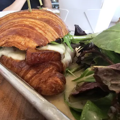 Le Paris Artisan & Gourmet Cafe, business photo 4